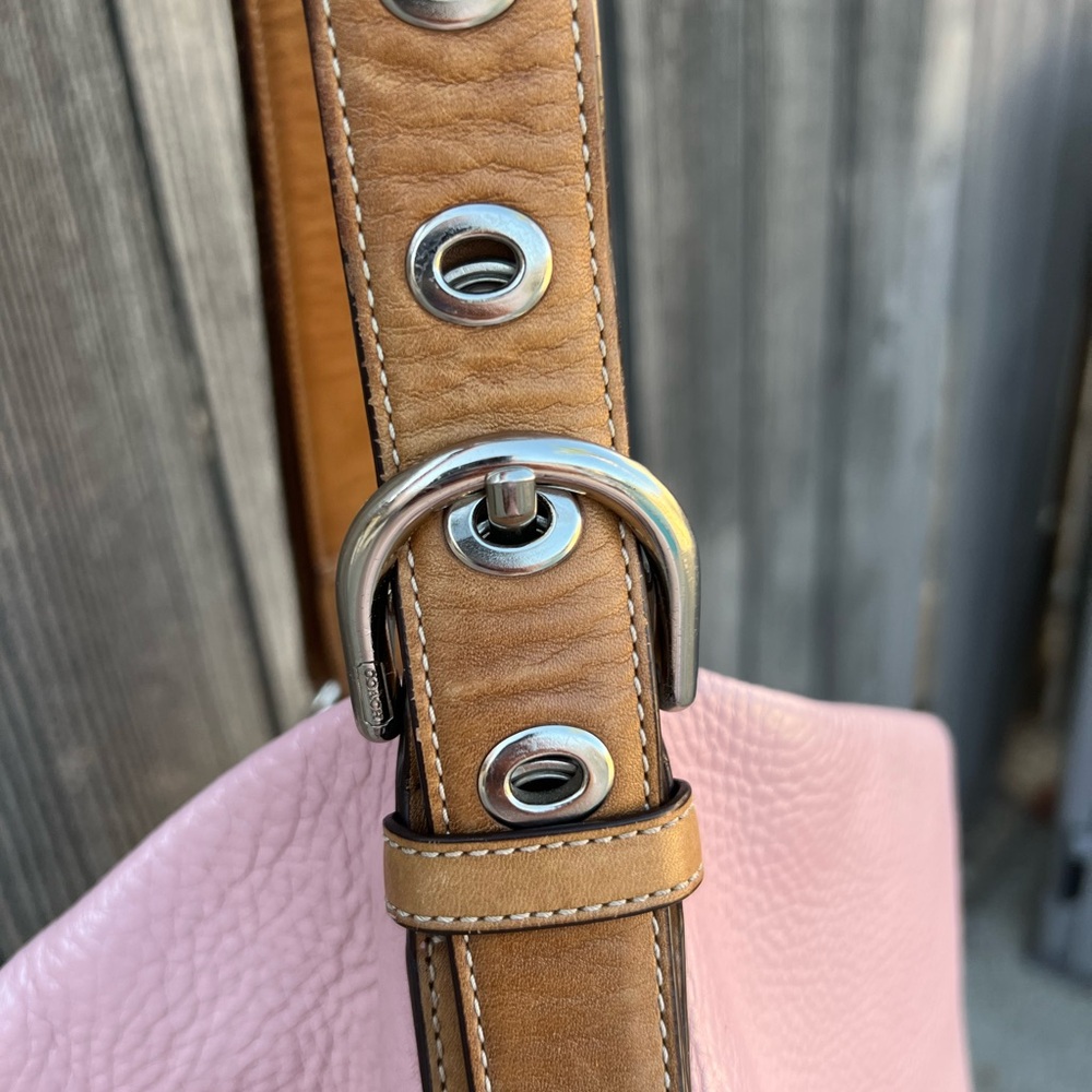 Coach Large pebbled leather Hobo bag in soft pink. - Picture 14 of 17